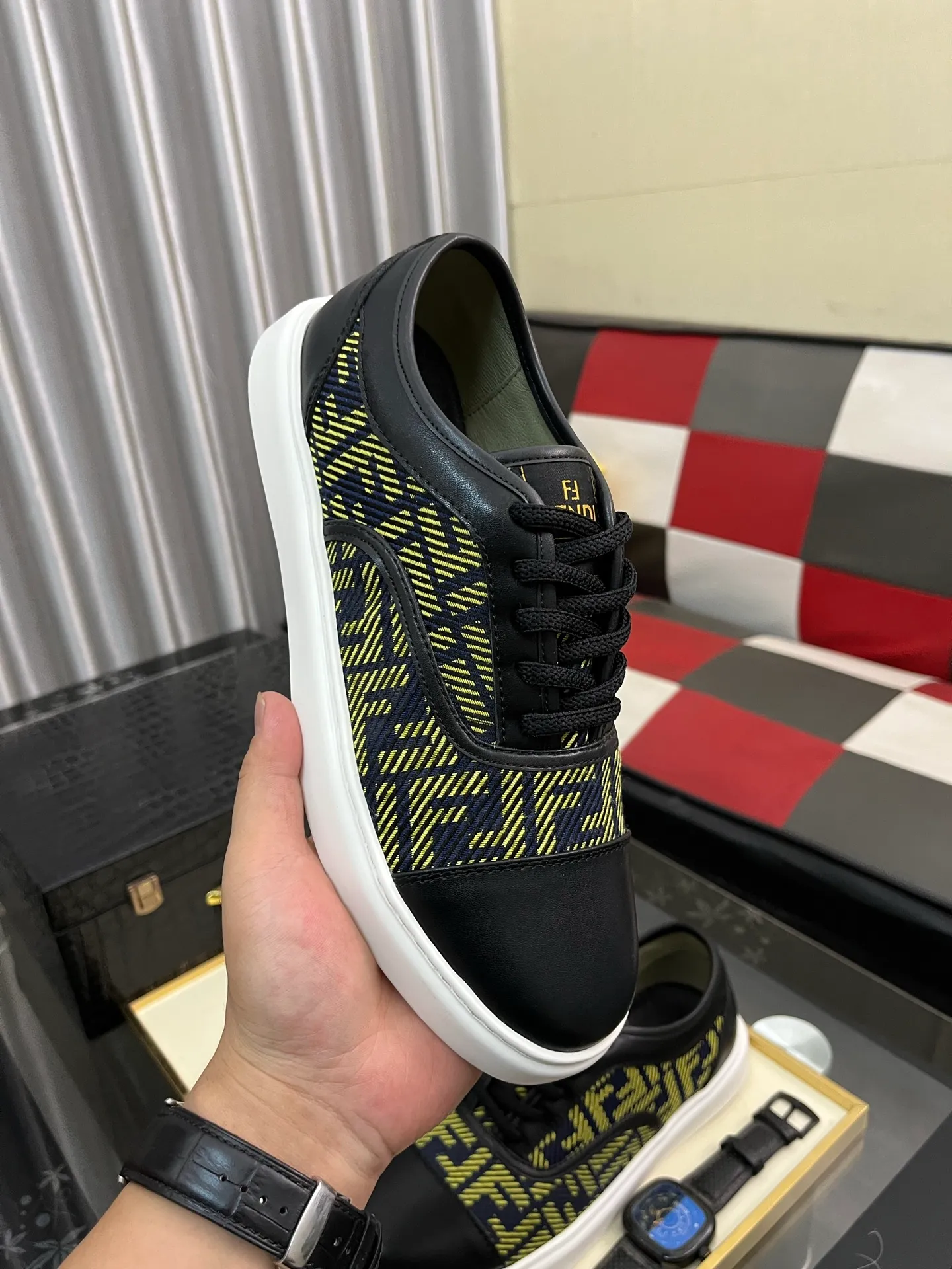Men's Men's Shoes 💰400⌚️⌚️[Fendi] Fendi's latest casual shoes for men! Available at counters simultaneously! A one-to-one replica of the original. All imported official website one-to-one cowhide fabric. The interior is made of top-grade sheepskin, and the original factory-supplied rubber outsole is used. Leading new fashion concepts. Matching code: 38-443️⃣Colors available